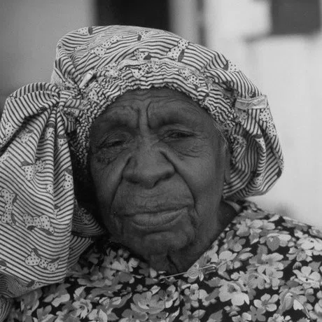 Emily_Kame_Kngwarreye_1993_bw.jpg.460x2000_q85