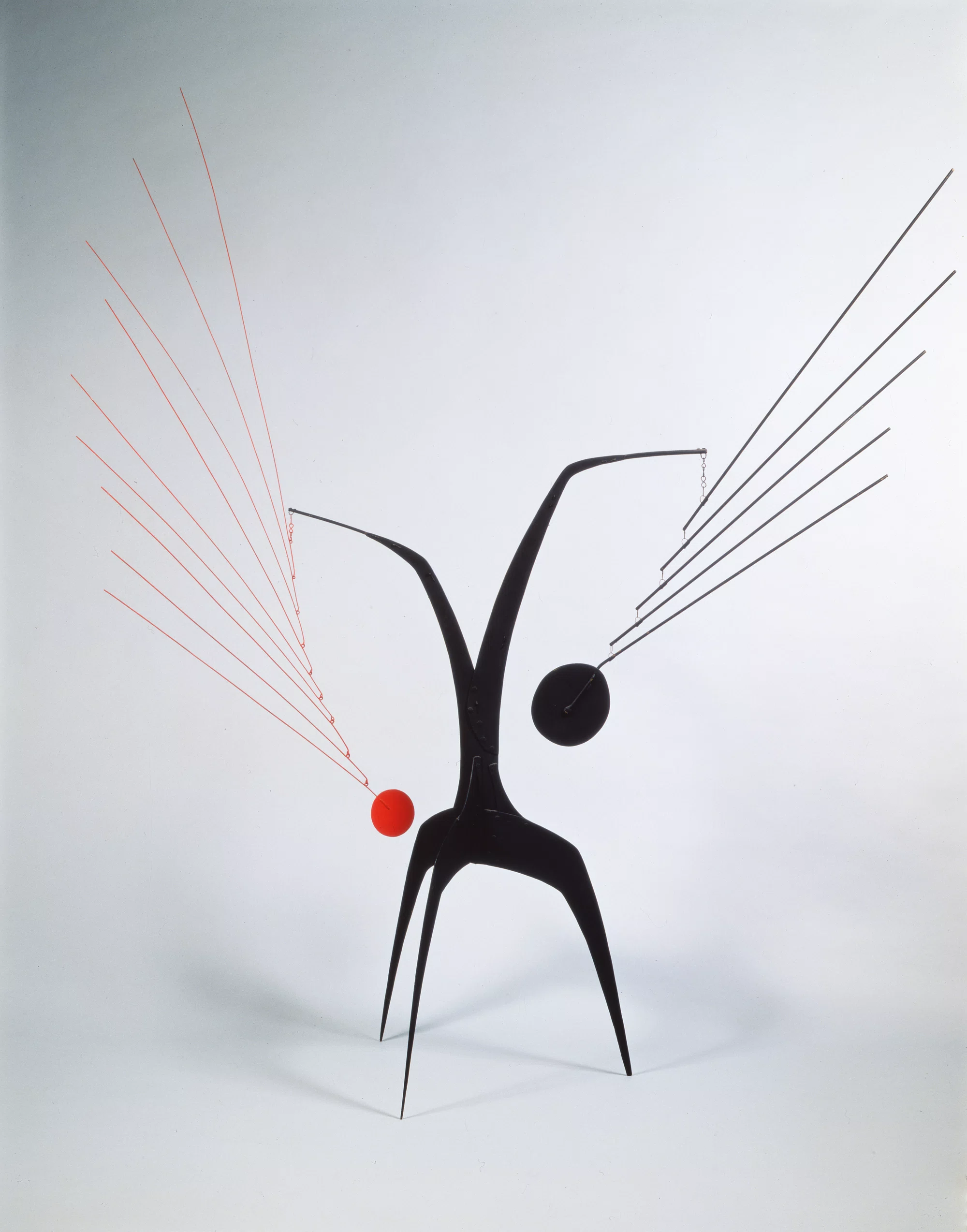 Alexander Calder, Un effet du japonais, 1941, Sheet metal, rod, wire, and paint, 80" × 80" × 48", Photo courtesy of Calder Foundation, New York / Art Resource, New York © 2024 Calder Foundation, New York / Artists Rights Society (ARS), New York